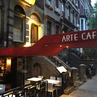 Foto tirada no(a) Arte Cafe por Jim J. em 7/26/2018