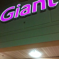 Foto tirada no(a) Giant por King👑💵 em 10/18/2012