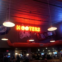 Photo taken at Hooters by José G. on 8/24/2012