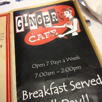 รูปภาพถ่ายที่ Ginger&amp;#39;s Cafe โดย Cecil E. เมื่อ 6/9/2012