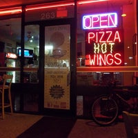8/10/2016 tarihinde The Pizza Guyziyaretçi tarafından The Pizza Guy'de çekilen fotoğraf