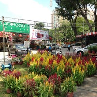 Photo taken at Thomson Road | Singapore&amp;#39;s Flower Market by BJ Y. S. on 1/30/2013