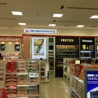 Photo taken at JAL Duty Free Shop by BJ Y. S. on 11/13/2012