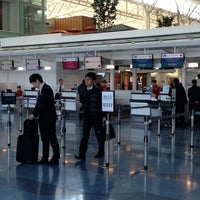 Photo taken at Cathay Pacific Airways First Class Check-in by BJ Y. S. on 1/20/2013