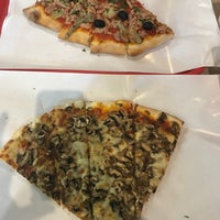 Снимок сделан в Sfizio Pizza пользователем Ftn J. 8/9/2017