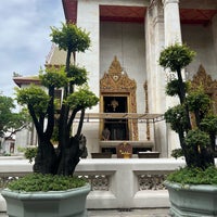 Photo taken at Wat Bowon Niwet by 24sundayy on 7/19/2023