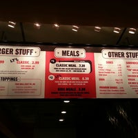 รูปภาพถ่ายที่ JR&amp;#39;s Burger Grill โดย Miranda M. เมื่อ 2/15/2013
