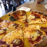 Photo taken at Mano a Mano - Pizzas y empanadillas by Marcos A. on 7/24/2020