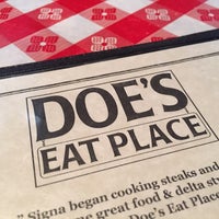 Foto tomada en Doe&amp;#39;s Eat Place  por Donald S. el 6/11/2015