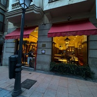 Photo taken at Café de París, L&amp;#39; Entrecot by Abdullah Altamimi on 11/29/2023