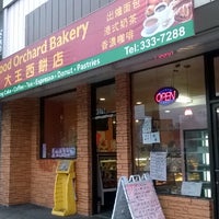 Photo taken at Good Orchard Bakery by Arnold C. on 8/4/2014