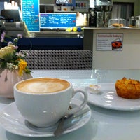 12/29/2012 tarihinde Arnold C.ziyaretçi tarafından Cafe Bon Vivant'de çekilen fotoğraf