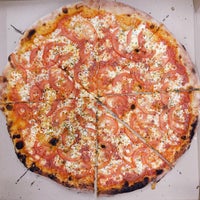 8/9/2016 tarihinde arielo g.ziyaretçi tarafından Tomasso - New York Pizza'de çekilen fotoğraf