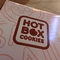 2/19/2017 tarihinde Chris D.ziyaretçi tarafından Hot Box Cookies'de çekilen fotoğraf