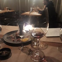 Foto scattata a Vinsanto Wine Bar da Alen) K. il 11/15/2018