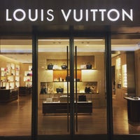 Photo taken at Louis Vuitton by Cibele C. on 1/18/2016