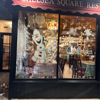 รูปภาพถ่ายที่ Chelsea Square Restaurant โดย David เมื่อ 12/19/2023