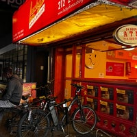 Foto scattata a Lucky&amp;#39;s Famous Burgers da David il 5/9/2023