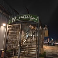 รูปภาพถ่ายที่ City Vineyard โดย David เมื่อ 4/1/2024