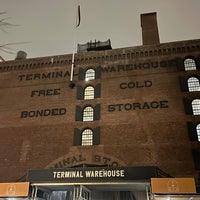 รูปภาพถ่ายที่ Terminal Warehouse โดย David เมื่อ 12/27/2023