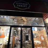 Foto tirada no(a) Vintage Thrift Shop por David em 8/10/2023
