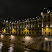 Foto diambil di Hôtel Le Notre-Dame oleh David pada 2/15/2020