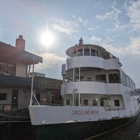 Das Foto wurde bei Circle Line Sightseeing Cruises von David am 4/10/2024 aufgenommen