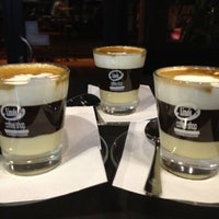 รูปภาพถ่ายที่ Lino&amp;#39;s Coffee โดย Miroslav D. เมื่อ 12/7/2012