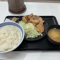 Photo taken at Yoshinoya by じょーじあ on 9/25/2019