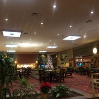 รูปภาพถ่ายที่ Holiday Inn Cincinnati Airport, an IHG Hotel โดย Airanthi W. เมื่อ 11/27/2018