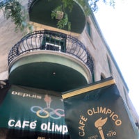 รูปภาพถ่ายที่ Café Olimpico โดย Airanthi W. เมื่อ 7/3/2022