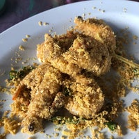 Foto scattata a Kang Kao Seafood (十八丁港口海鲜楼) da Sha Kimin il 9/10/2018