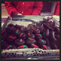 12/24/2014 tarihinde twee_dziyaretçi tarafından Giuliani Fabbrica Marrons Glacés &amp;amp; Cioccolato'de çekilen fotoğraf