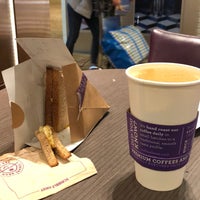 Photo taken at The Coffee Bean &amp;amp; Tea Leaf by Joan C. on 2/11/2019