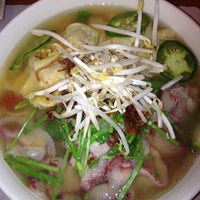 รูปภาพถ่ายที่ Pho so 9 Vietnamese Restaurant - Cypress โดย Yesenia T. เมื่อ 8/22/2013