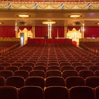 Foto tirada no(a) Riviera Theatre &amp;amp; Performing Arts Center por Derek H. em 6/9/2013