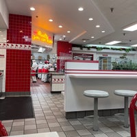 Photo taken at In-N-Out Burger by Anderson T. on 9/16/2021