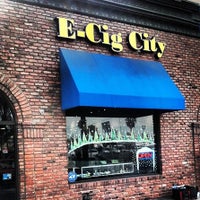 Foto diambil di E-Cig City Long Beach oleh E-Cig City Long Beach pada 12/10/2013