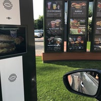 รูปภาพถ่ายที่ McDonald&amp;#39;s โดย Thijs D. เมื่อ 6/23/2018