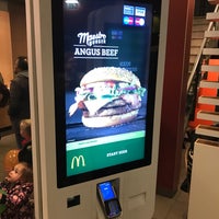รูปภาพถ่ายที่ McDonald&amp;#39;s โดย Thijs D. เมื่อ 1/13/2018