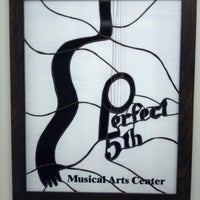 Photo prise au The Perfect 5th Musical Arts Center par Tony D. le11/8/2012