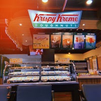 Photo taken at Krispy Kreme by padewfilm on 5/10/2019