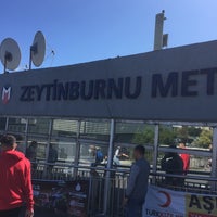Photo taken at Zeytinburnu Metrobüs Durağı by Vedat on 9/22/2019