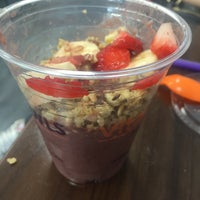 Photo taken at Vitality Bowls by Mehra A. on 8/25/2016