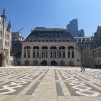 Photo taken at Guildhall Yard by Elaine Y. on 5/27/2023
