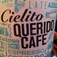 Photo taken at Cielito Querido Café by Roberto César P. on 4/25/2013