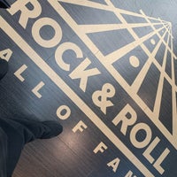 รูปภาพถ่ายที่ Rock &amp;amp; Roll Hall of Fame โดย Abdul เมื่อ 11/24/2023