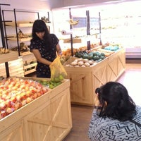 12/10/2014에 Gagas E.님이 Apricot Fruit Store에서 찍은 사진