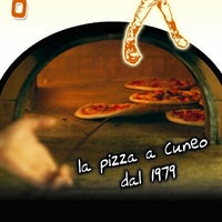 Das Foto wurde bei Pizzeria scugnizzo von Pino A. am 1/17/2014 aufgenommen