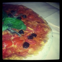 1/17/2014 tarihinde Pino A.ziyaretçi tarafından Pizzeria scugnizzo'de çekilen fotoğraf